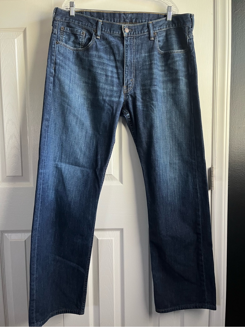 Levi's Men's 569 Loose Straight Medium Blue Wash Jeans W38 x inseam measures 32”